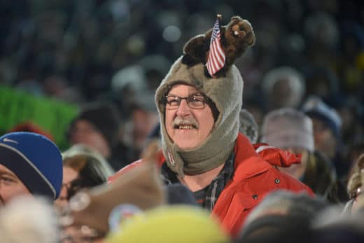 2 февраля в США, в городке Панксатони в штате Пенсильвания отмечается День Сурка (Groundhog Day), главным героем которого стал североамериканский лесной сурок (Marmota monax) Фил.
